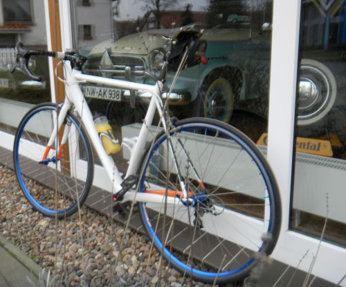 Spitzentechnologie beim Borgwardvertragshändler in BV 1403 Bruch Borg