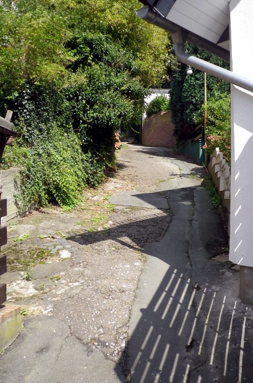 1408 Lessum Rindo 05