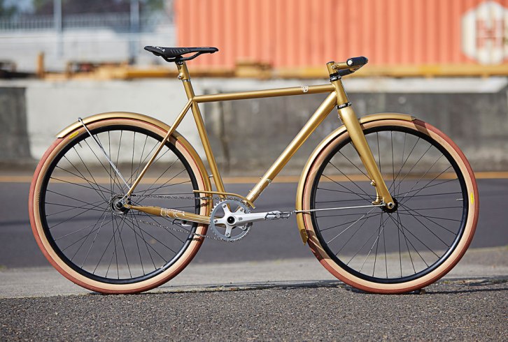 Speedvagen_UR_Gold-03