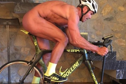 mario-cipollini-riding-naked-his-indoor-bike
