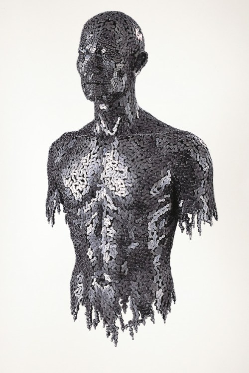 Young-Deok-Seo_chain-sculpture_Meditation-4