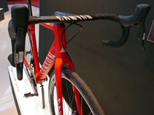 canyon_ultimate-cf-slx-disc_carbon-all-around-lightweight-disc-brake-road-race-bike_katusha-pro-team_cocpit-600x450