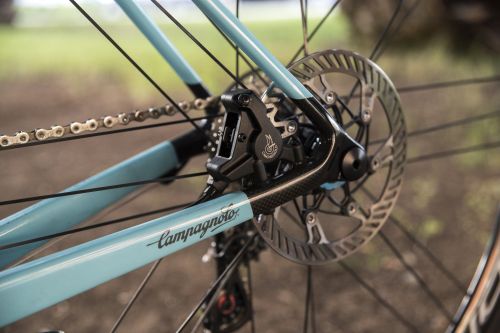 http-coresites-cdn.factorymedia.comrcukwp-contentuploads20170510-Campagnolo_disc_brakes-29