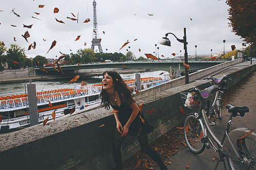 bateau-mouche-bicycle-bike-eiffel-tower-girl-happiness-Favim.com-52340