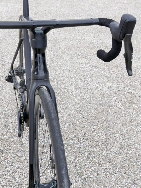 Simplon-Pride_integrated-carbon-aero-disc-brake-race-road-bike_front-profile-450x600