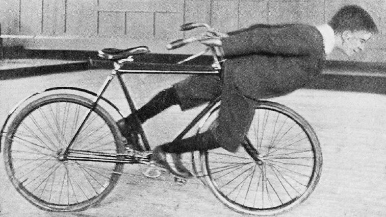 Fancy Cycling, 1901 Fahrrad-Stunt